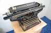 Koupím psací stroj Underwwod se širokým válcem, úplný a funkční