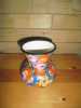 Nabízím keramickou vázu signovanou J Frei Klenčí 1948
 výška  je 13 cm.