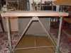 Prodám starý vojenský polní rozkládací stůl s vysouvacíma nohama a plachtou, v perféktním stavu, rozměry 70x70 cm, v = 64  (ve složeném stavu v = 10 cm). 
