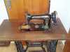 Prodám starožitný šicí stroj zn. Minerva Bobbin z roku cca 1920 - funkční, hodiny - funkční, gramofon, radio zn Tesla, obraz., více foto email

