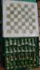 Šachy z přírodního polodrahokamu ONYX, šachovnice 40x40 cm, výška krále 9 cm. Velmi dekorativní.