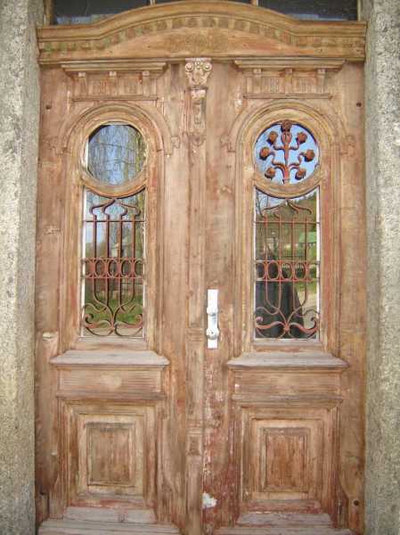 Sesecní, starožitné vchodové dveře