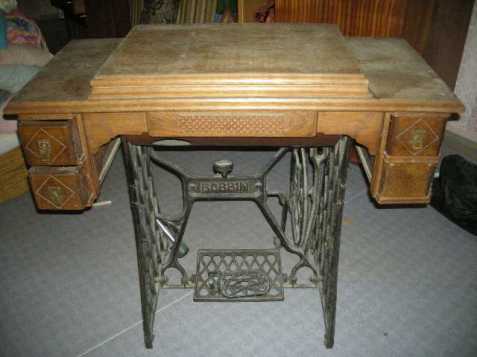 Šlapací stolek na staré šicí stroje