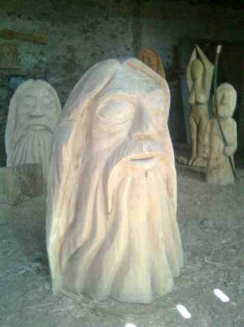 sochy ze dřeva