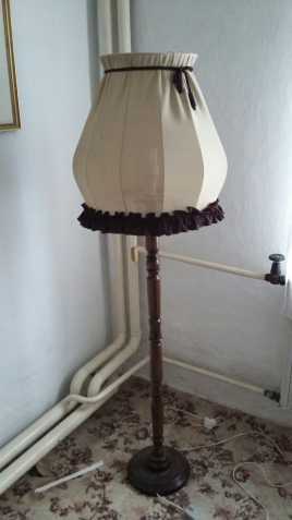 Starožitná dřevěná lampa 